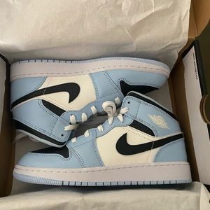 Authentic brand new air jordan 1 mids.